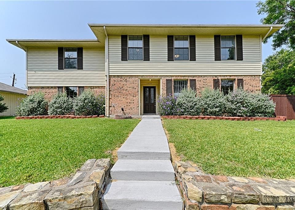 1st image of 1717 Carolyn Way