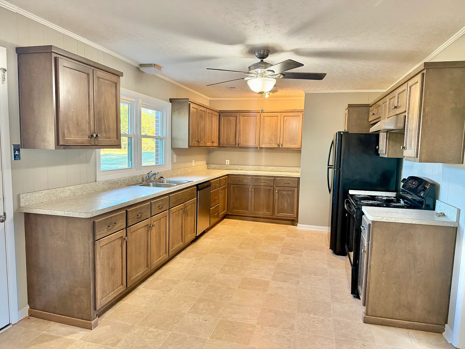 4 bed, 2000 sqft, $1,900 — Photo 3