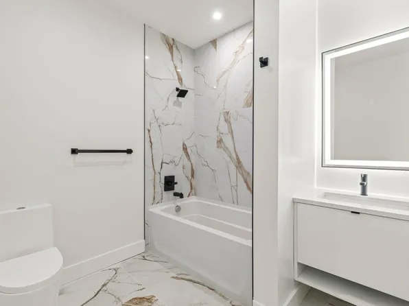 4525 Bergenwood Avenue image 8 of 12