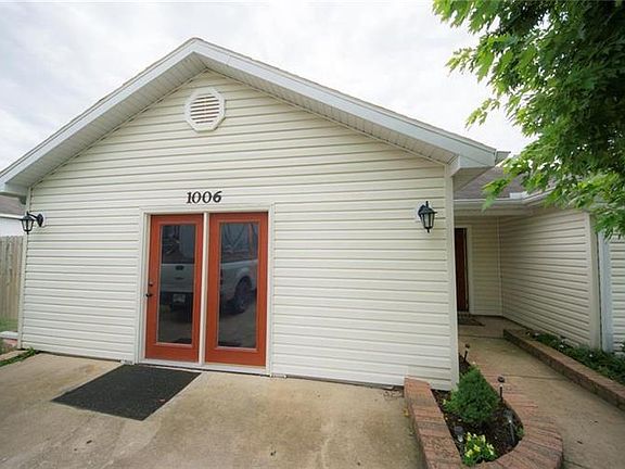 4th image of 1006 E Longview Dr