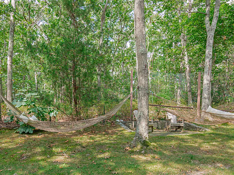 Lillian Ln — Photo 22
