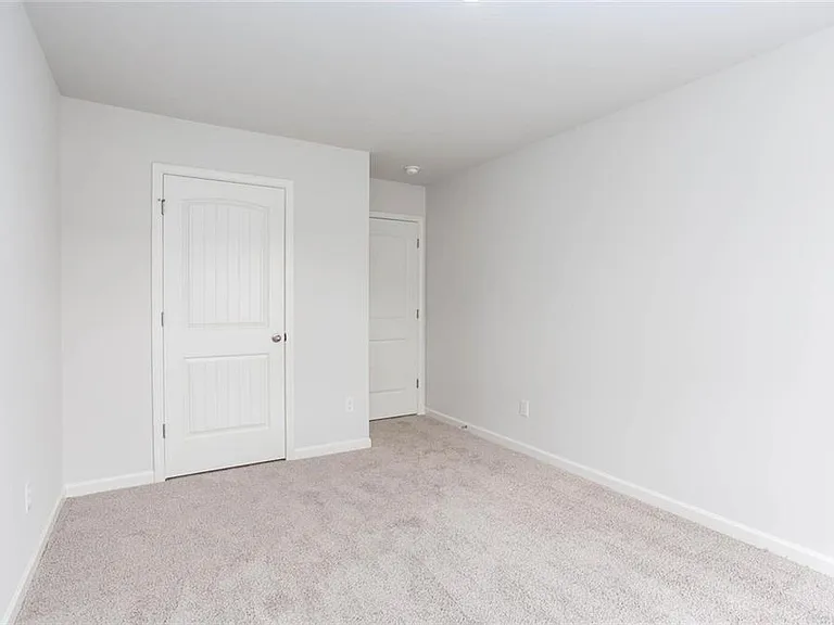 131 Landsdowne Way — Photo 27
