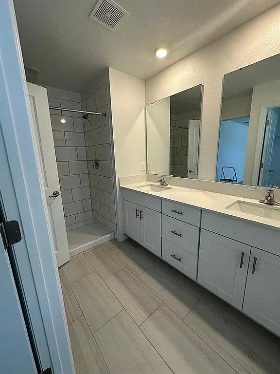 6 bed, 3.0 bath, 2614 sqft, $2,950 — Photo 4