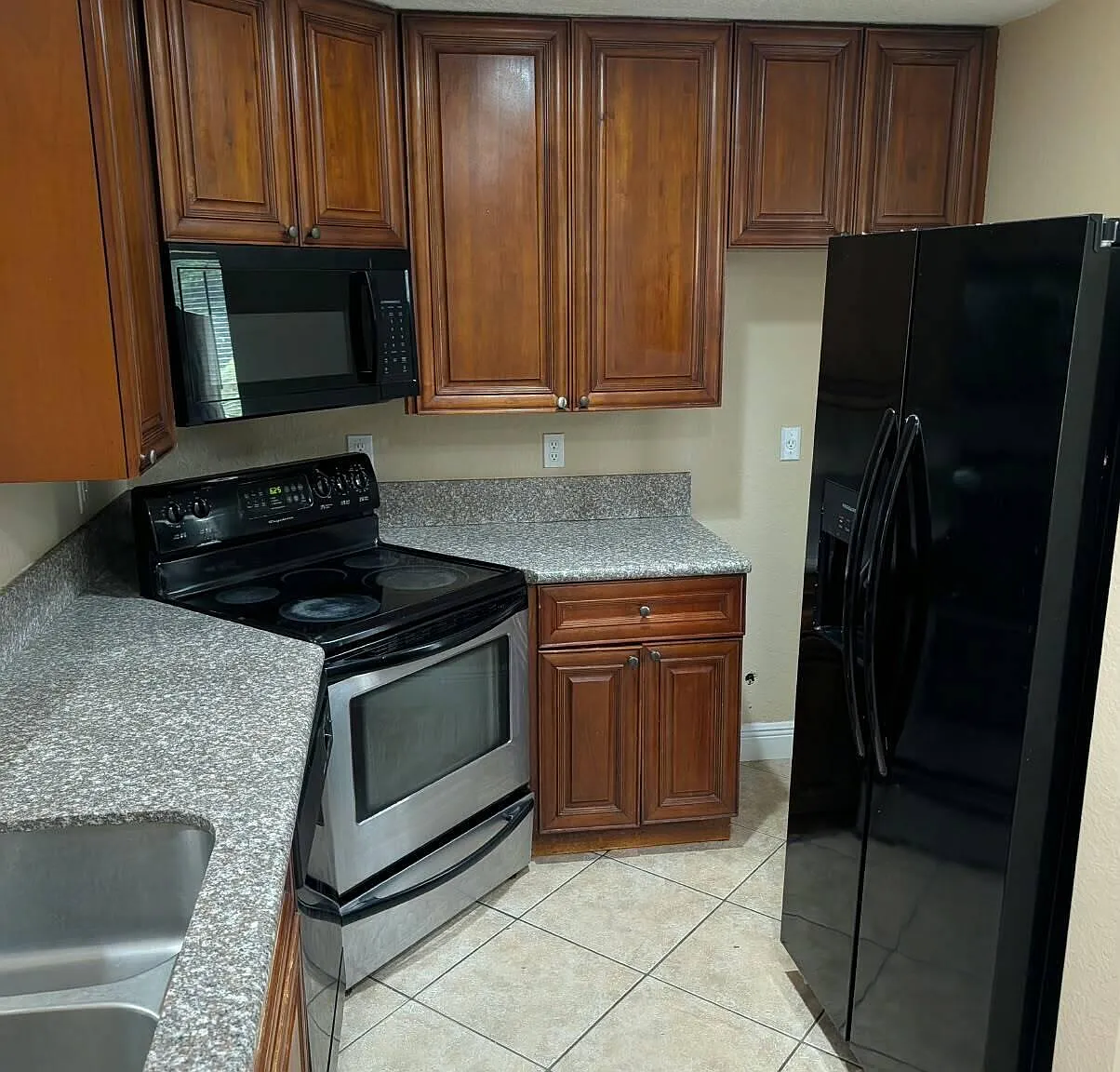 2 bed, 2.5 bath, 1216 sqft, $2,000 — Photo 2