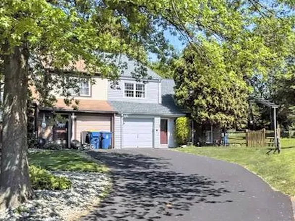 22 Jack Ladder Cir, Horsham, PA 19044