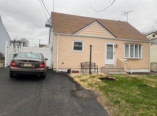 28 Buchanan Ave, Parlin, NJ 08859