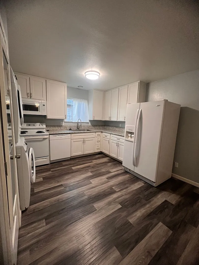 729 N. Floral St — Photo 2