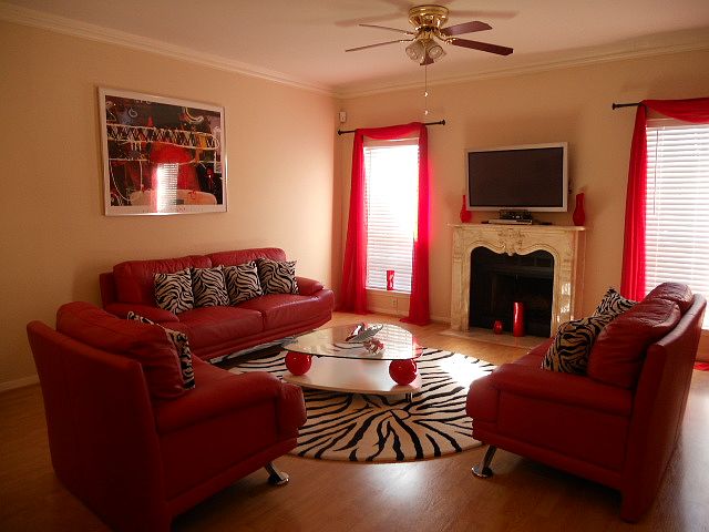 Crown molding and ceiling fan