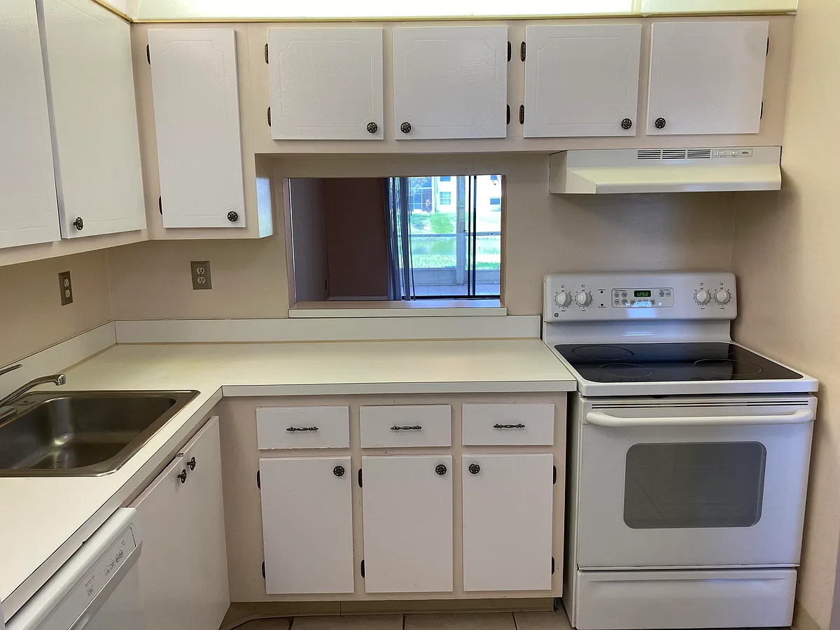 Building Photo - 2500 Fiore Way #1110