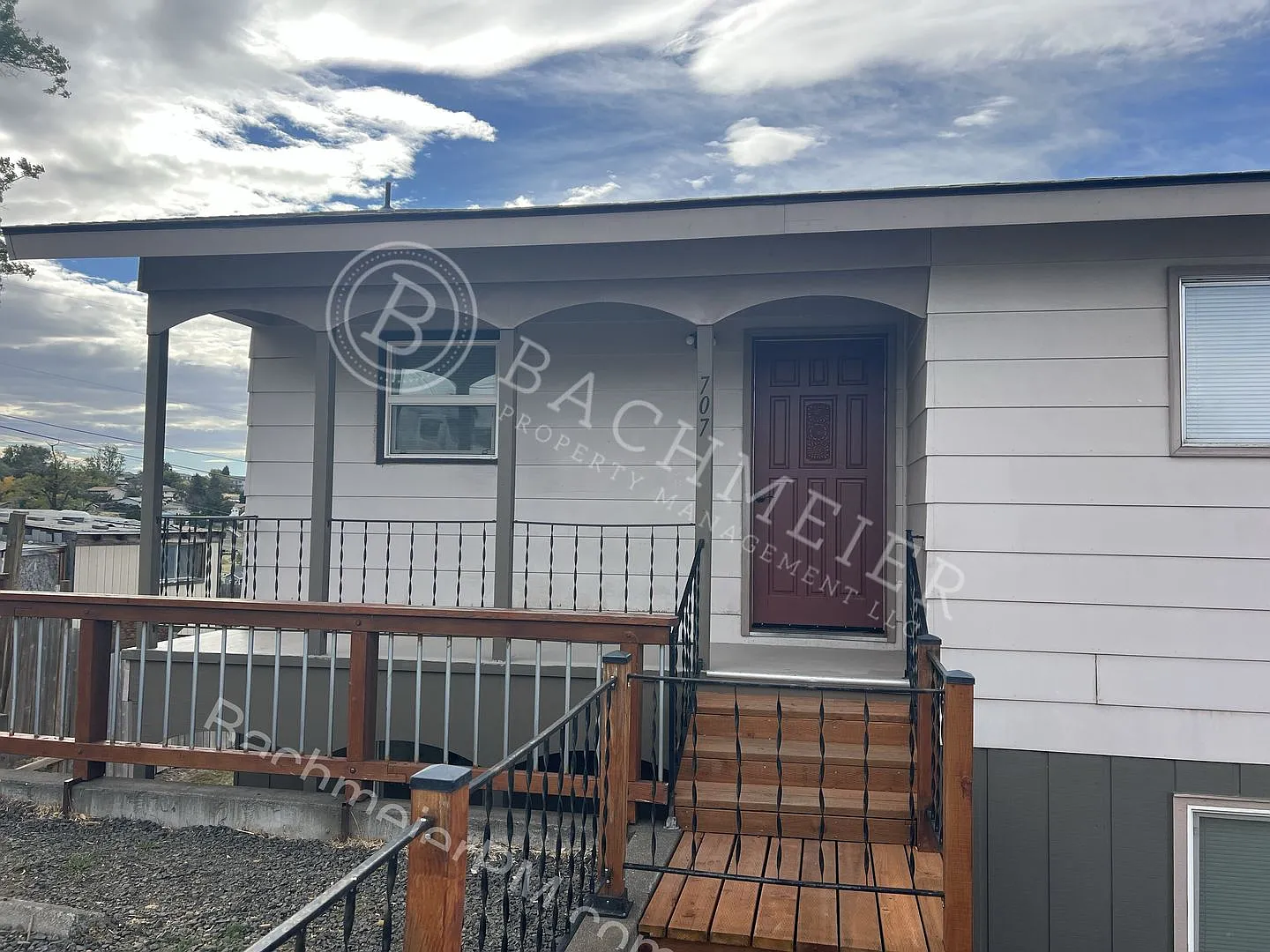 707 SE 6th St — Photo 3
