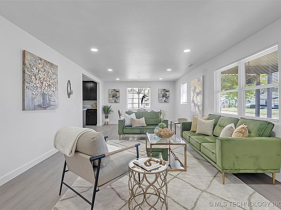 4th image of 2301 S Dewey Ave
