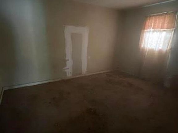 5th image of 1044 S Franklin St