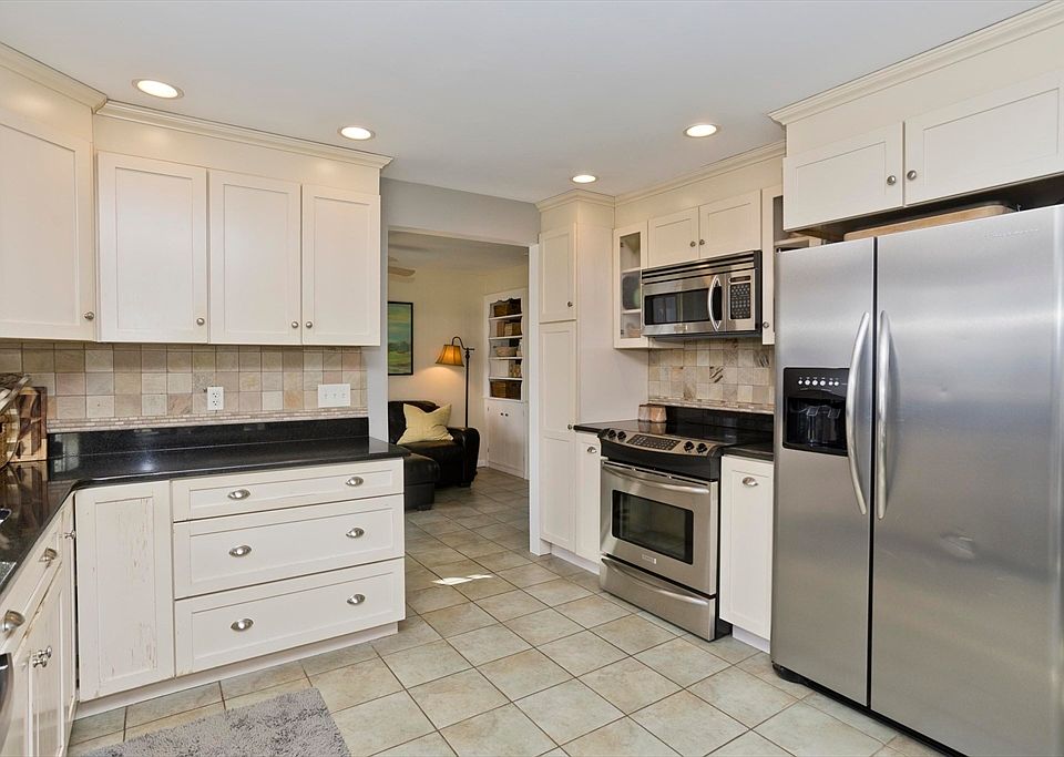 78 Vermont St, Holyoke, MA 01040 Zillow