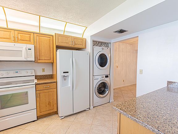 5th image of 1207 S Lakes End Dr APT D1