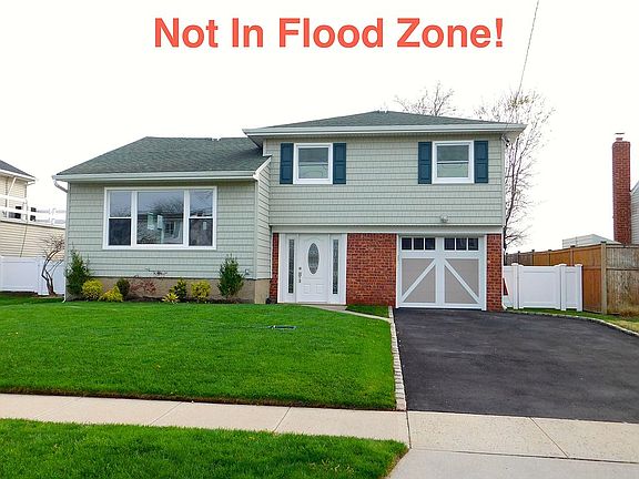 31 Arden Rd., East Rockaway
