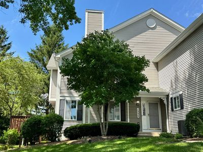 1332 Sandhurst Ln #B, South Elgin, IL, 60177