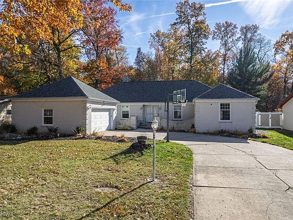 2nd image of 905 Red Hill Dr