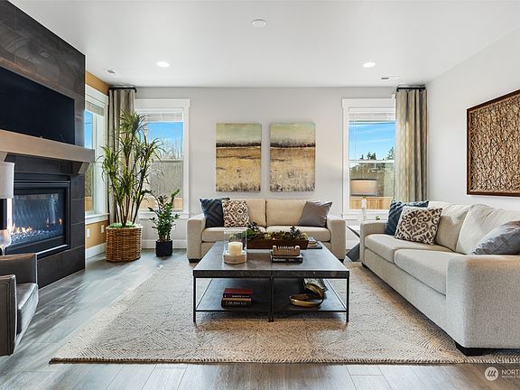 4th image of 1431 114th Avenue E