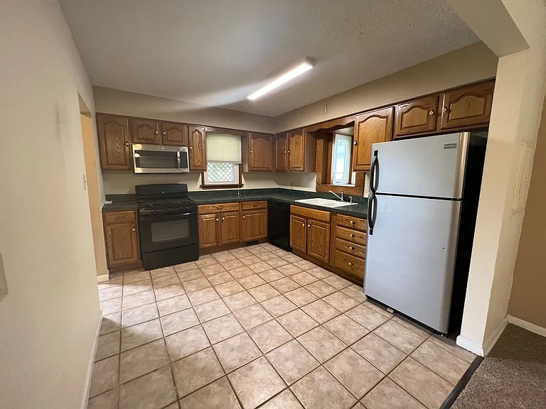 306 E Liberty St — Photo 3