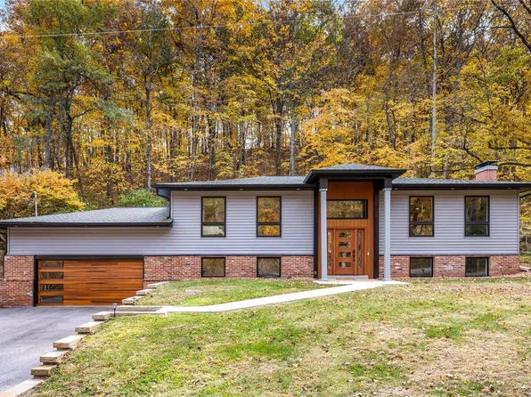 3400 Bluffs Dr, Eureka, MO 63025