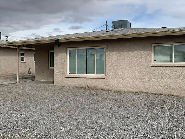 1803 Linden Ave — Photo 2