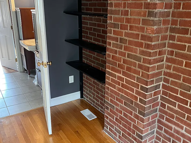 29 Beacon St #2 — Photo 11