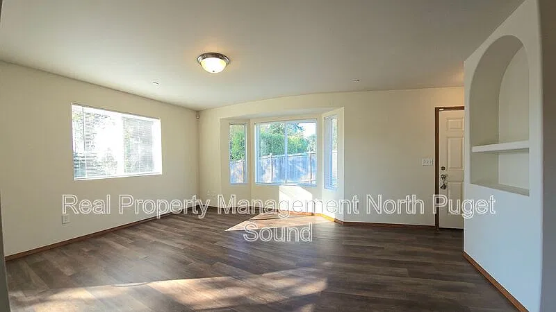 4 bed, 2.5 bath, 1540 sqft, $2,995 — Photo 2