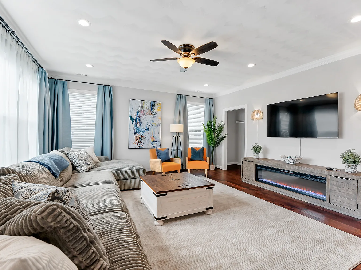 5 bed, 3.5 bath, 2500 sqft, $5,350 — Photo 4