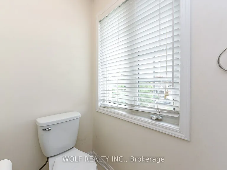 449 Tyrone Cres — Photo 31