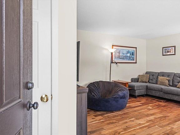 3rd image of 262 Belair Drive