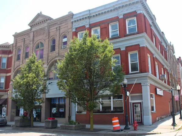 Fifth Street Place, 207 5th St APT 203, Charleroi, PA 15022