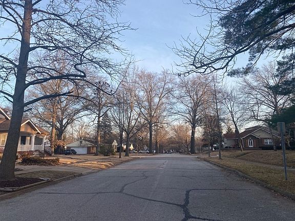 4th image of 333 N Hills Dr