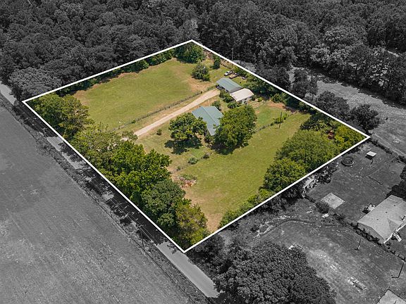 3rd image of 1942 Crabapple Rd
