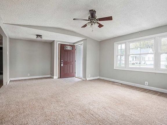 3rd image of 2627 S Meeker Ave