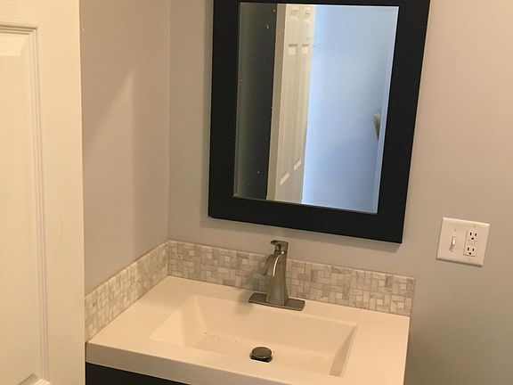 Full bath vanity.