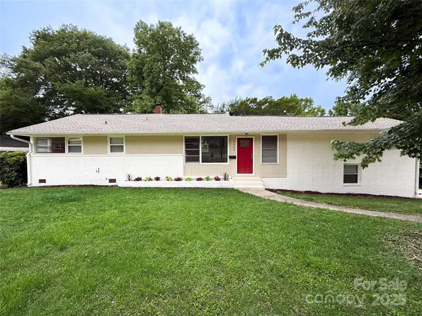 2469 Elkwood Cir, Charlotte, NC 28205