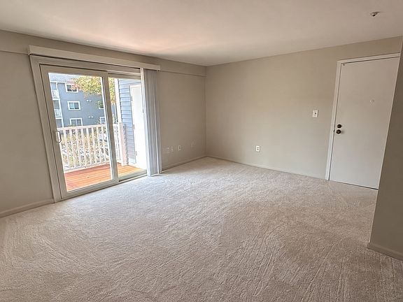 2nd image of 4 Post Oak Ln APT 19