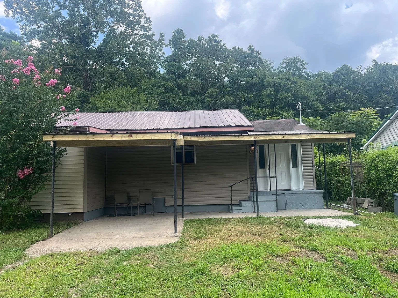 3 bed, 1000 sqft, $900 — Photo 1