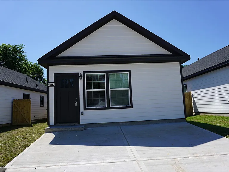 11753 White Cedar — Photo 1