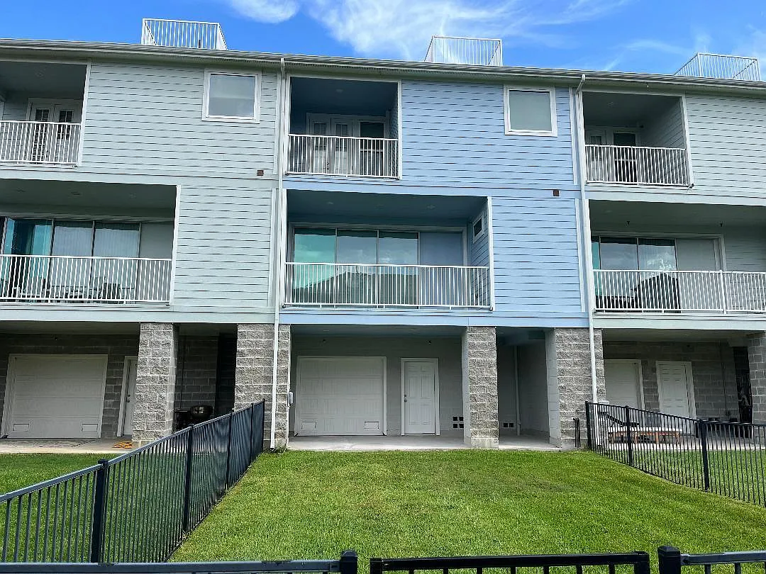 3 bed, 2.5 bath, 2143 sqft, $3,150 — Photo 2