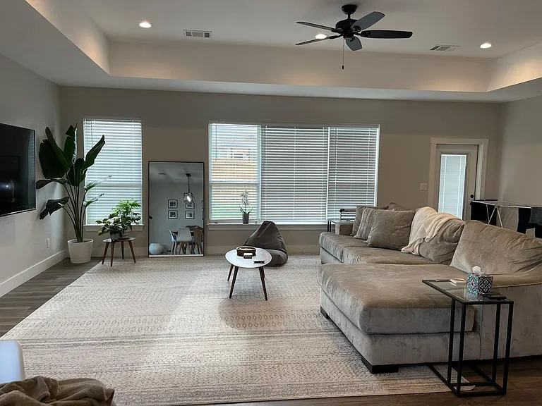 724 Madilynn Ct — Photo 3