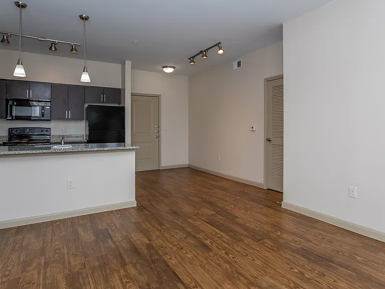 La Mariposa Apartments — Photo 35