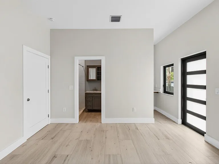 216 South Rd — Photo 6