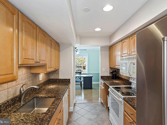 3rd image of 7707 Norsham Ln