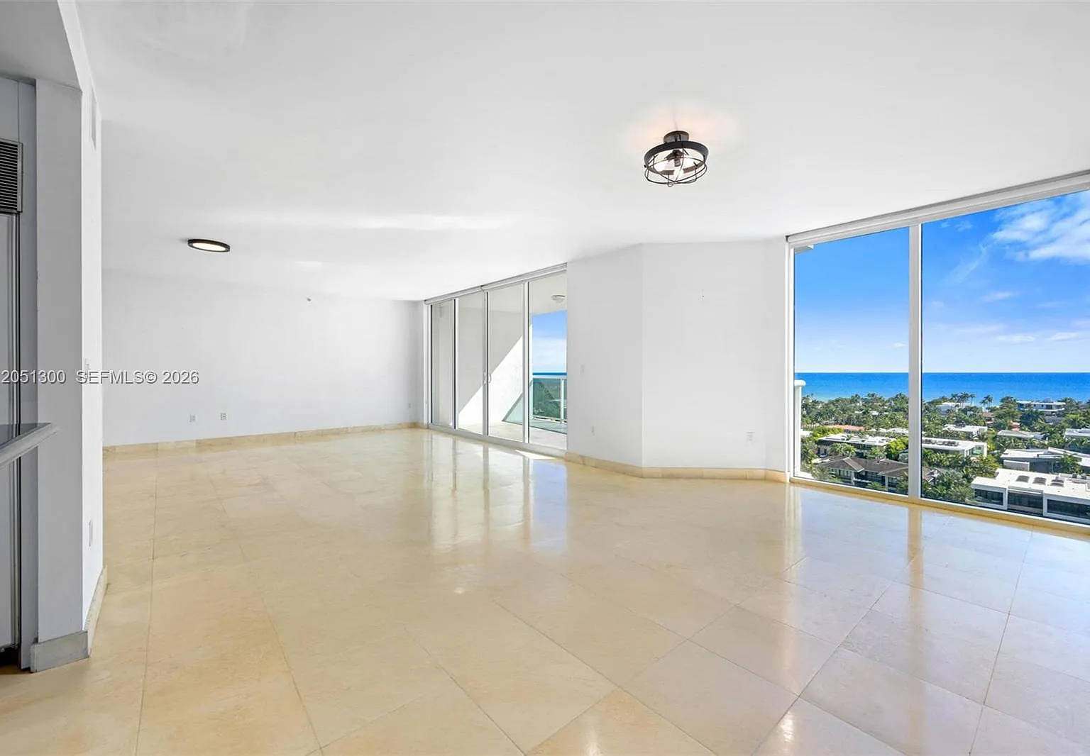 Hamptons South Condo — Photo 3