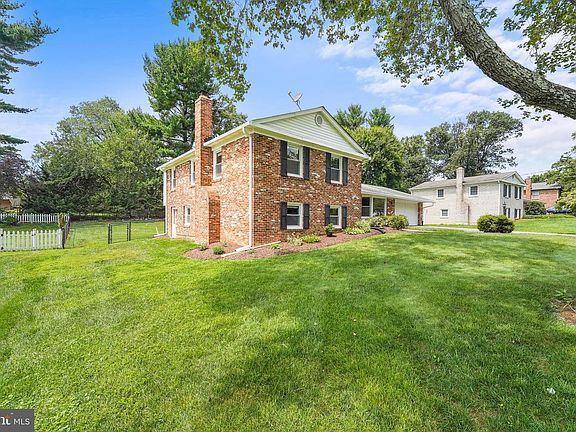 2nd image of 14728 Flintstone Ln