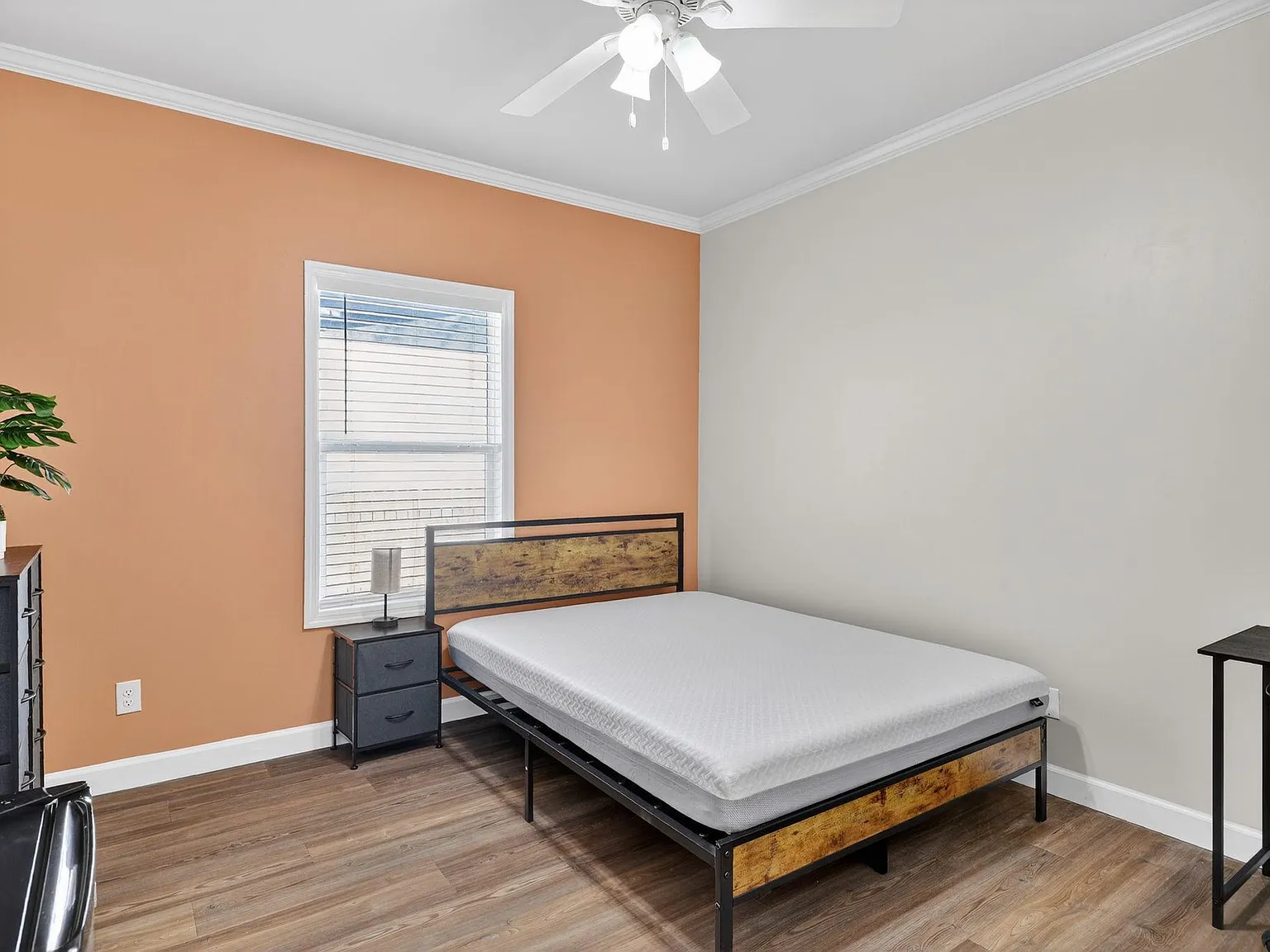 4 bed, 3.0 bath, 1900 sqft, $979 — Photo 3