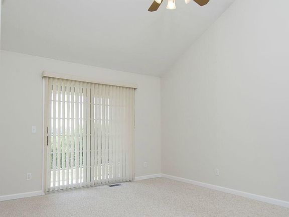 Lower/Master bedroom