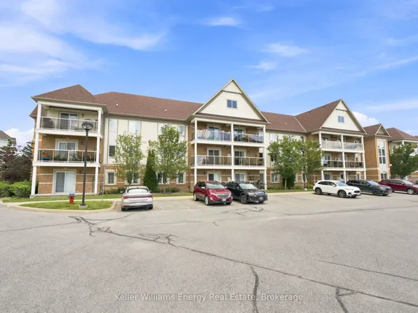 124 Aspen Springs Dr #204, Clarington, ON L1C 0G8