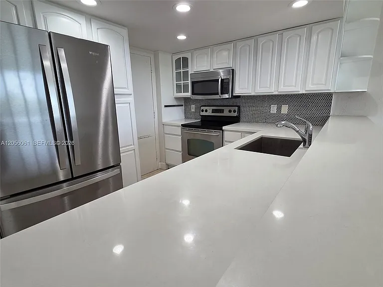 9001 SW 77th Ave #C509 — Photo 3